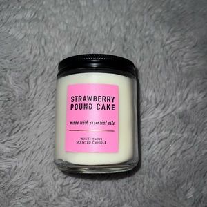 Brand new unused Strawberry Pound Cake Candle